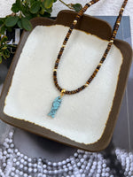 אורלי פורמן מעצבת תכשיטים שרשרת קצרה, אבן חן טייגר אי ותליון דג טורקיז