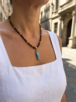 אורלי פורמן מעצבת תכשיטים שרשרת קצרה, אבן חן טייגר אי ותליון דג טורקיז