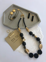 אורלי פורמן מעצבת תכשיטים, שרשראות, עגילים  וצמידים